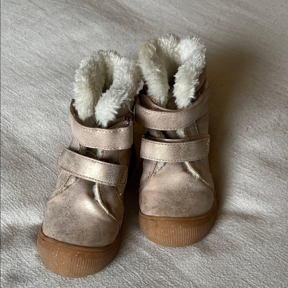 Cat & Jack Winter Toddler Boots Size 8 - GUC.